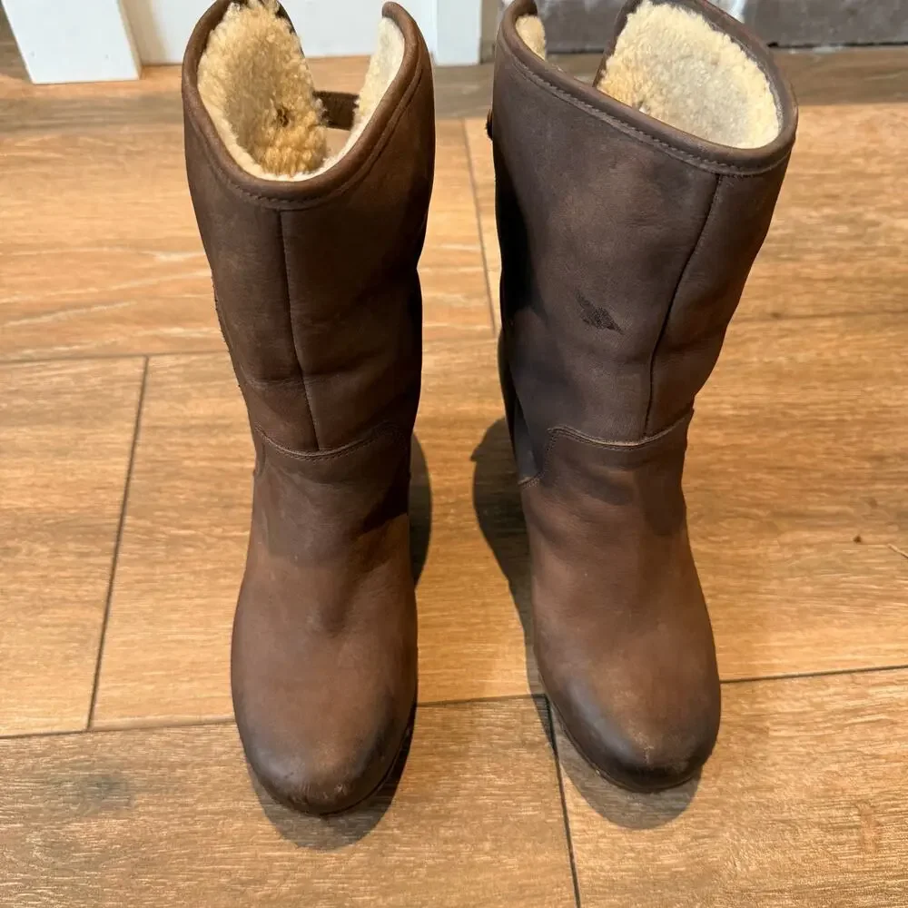 UGG Australia Lynnea Boots Women Size 7 3207 Brown Leather Pull On Studded